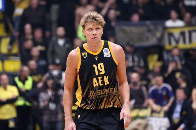 ΑΕΚ: “Ο Κουζμίνσκας σκέφτεται να αποχωρήσει από την ομάδα, η οποία του χρωστά χρήματα”