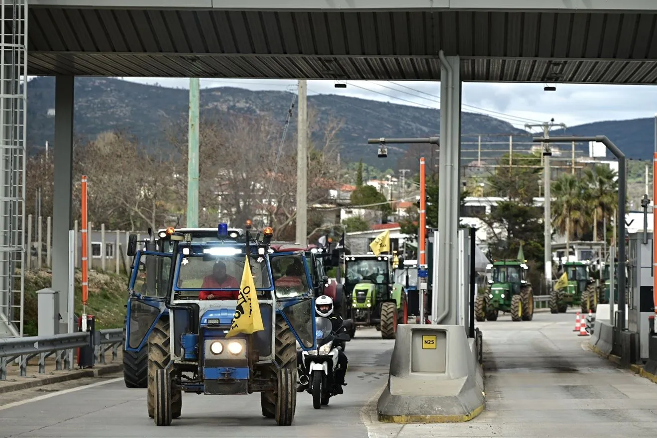 Μαζική η κάθοδος των αγροτών στην Αθήνα με τρακτέρ, πούλμαν και ΙΧ