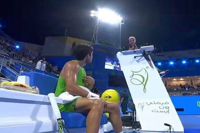 Έξαλλος ο Κάρλος Αλκαράθ: Η έντονη αντιπαράθεσή του με διαιτητή στο Κατάρ