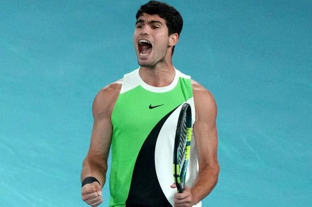 Αλκαράθ – Τζόκοβιτς 3-1: Ο μεγαλοπρεπής Ισπανός νίκησε με ανατροπή τον Σέρβο και έγραψε ιστορία με την κατάκτηση του Australian Open