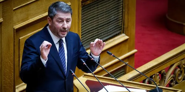 Ο Νίκος Ανδρουλάκης στη Βουλή