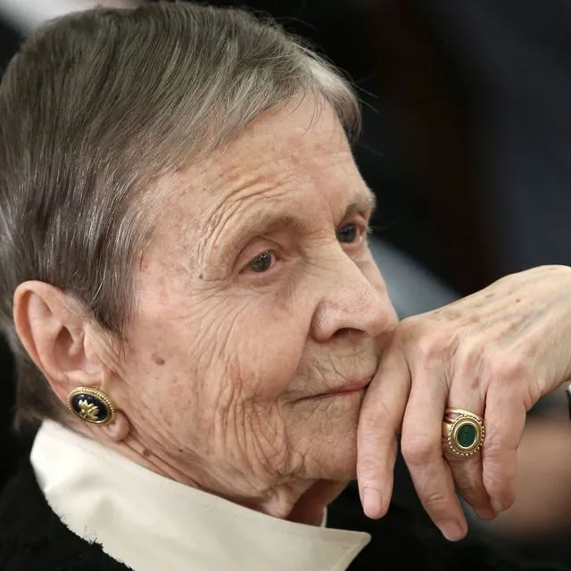 Όταν η Ελένη Γλύκατζη – Αρβελέρ έλεγε ότι ο τάφος του Μέγα Αλέξανδρου είναι στη Βεργίνα