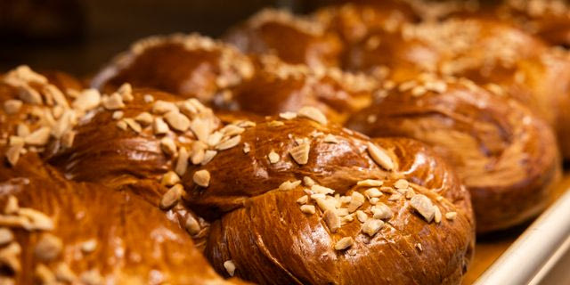 Τσουρέκια, καλιτσούνια, σοκολατένια αυγά: Ό,τι αξίζει να δοκιμάσετε αυτό το Πάσχα στην Αθήνα