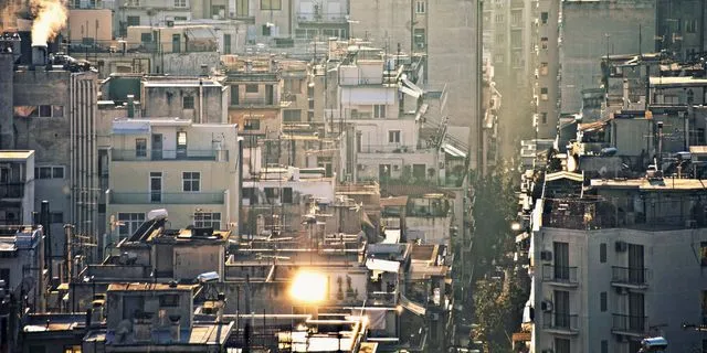 Στο “σφυρί” λόγω οφειλών πάρκινγκ, βιομηχανικά κτίρια, κατοικίες και διαμερίσματα