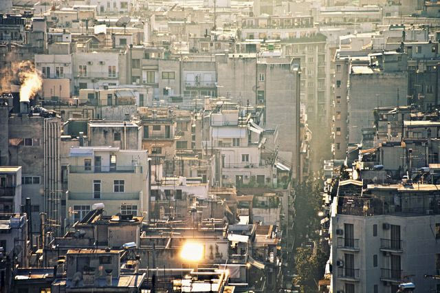 Στο “σφυρί” λόγω οφειλών πάρκινγκ, βιομηχανικά κτίρια, κατοικίες και διαμερίσματα