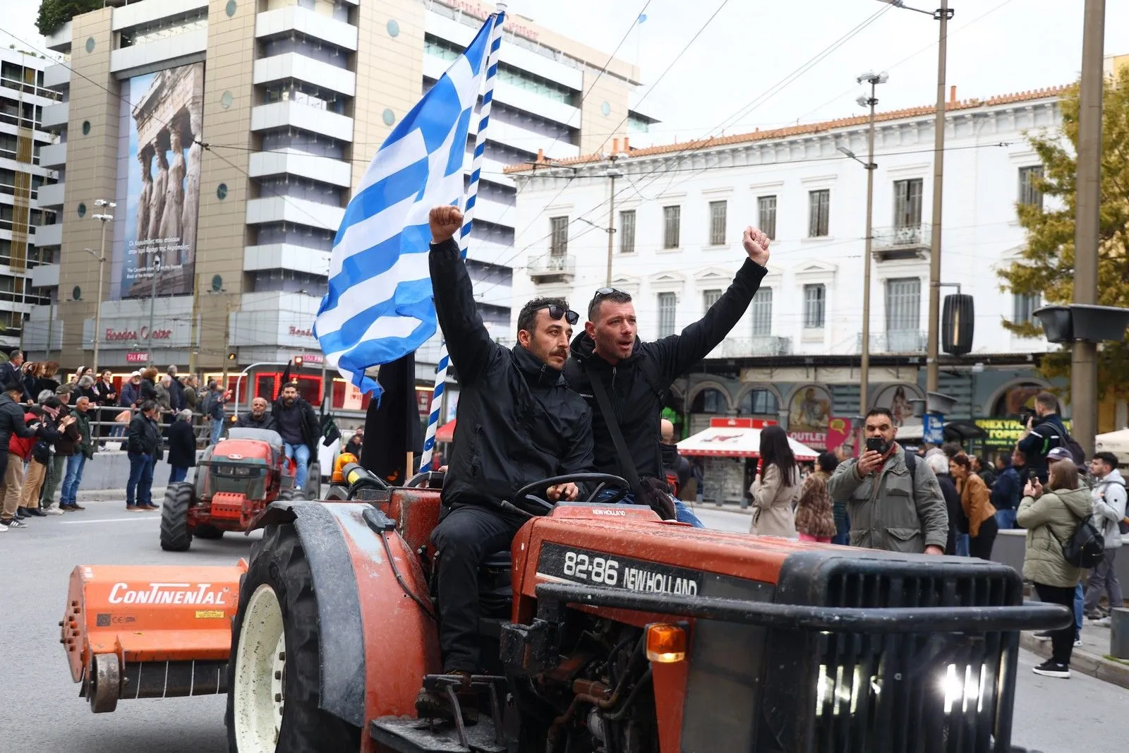 Οι αγρότες μπήκαν στην Αθήνα