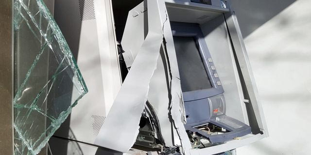 Άγνωστοι προκάλεσαν ζημιές σε καταστήματα τραπεζών και κινητής τηλεφωνίας στην οδό Πατησίων