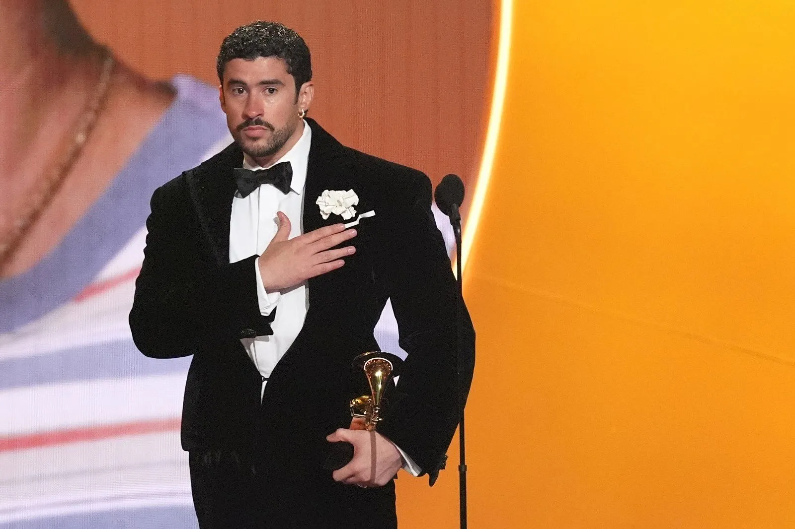 Bad Bunny: “Δεν είμαστε ζώα, είμαστε άνθρωποι” – Το μήνυμα κατά της ICE