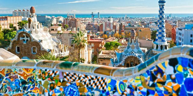 Ισπανία: Η Βαρκελώνη διπλασιάζει τον φόρο στους τουρίστες για να αντιμετωπίσει τη στεγαστική κρίση