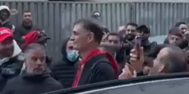 Ολυμπιακός: Αποθέωση Μπαρτζώκα και παικτών στην αναχώρηση για τον τελικό του Allwyn Final 8
