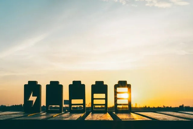 Μπαταρίες με φόντο τον ήλιο