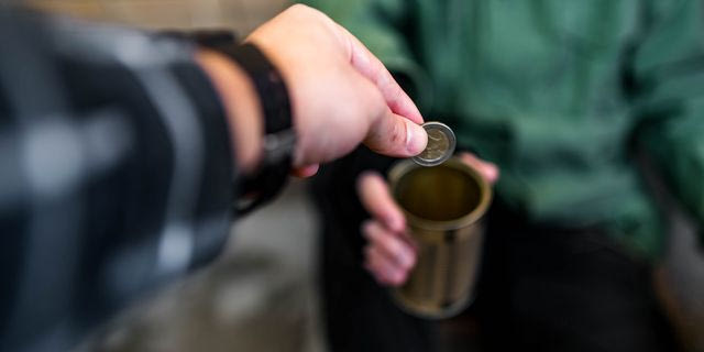 Κύκλωμα έφερνε Ρουμάνους στην Ελλάδα και τους ανάγκαζε να επαιτούν στα φανάρια