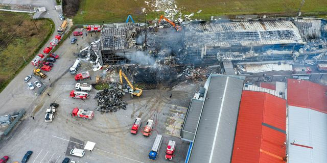 Το εργοστάσιο της "Βιολάντα" στα Τρίκαλα, μετά την έκρηξη