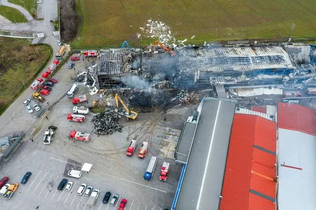 Το εργοστάσιο της "Βιολάντα" στα Τρίκαλα, μετά την έκρηξη