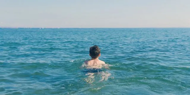 Το τηλεφώνημα του 13χρονου που κολύμπησε για να σώσει την οικογένειά του