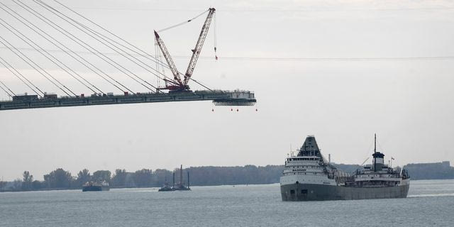 Ο Τραμπ απειλεί να μπλοκάρει το άνοιγμα της γέφυρας ΗΠΑ-Καναδά