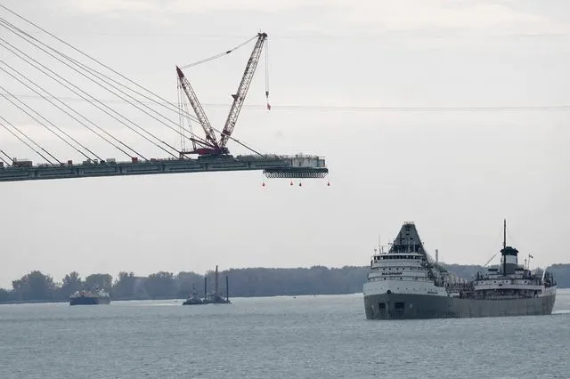 Ο Τραμπ απειλεί να μπλοκάρει το άνοιγμα της γέφυρας ΗΠΑ-Καναδά
