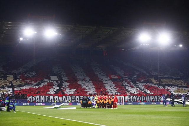 Ολυμπιακός – Λεβερκούζεν: Το εντυπωσιακό κορεό των φίλων των Πειραιωτών