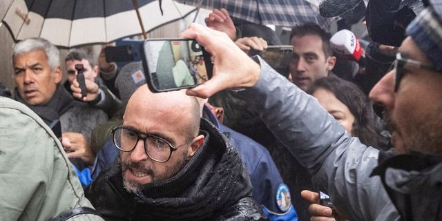 Φωτιά στο Κραν Μοντανά: Αποδοκιμασίες στην εισαγγελία από συγγενείς θυμάτων