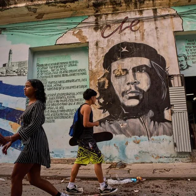 Στιγμιότυπο από τους δρόμους της Αβάνας την Τετάρτη, 18 Φεβρουαρίου