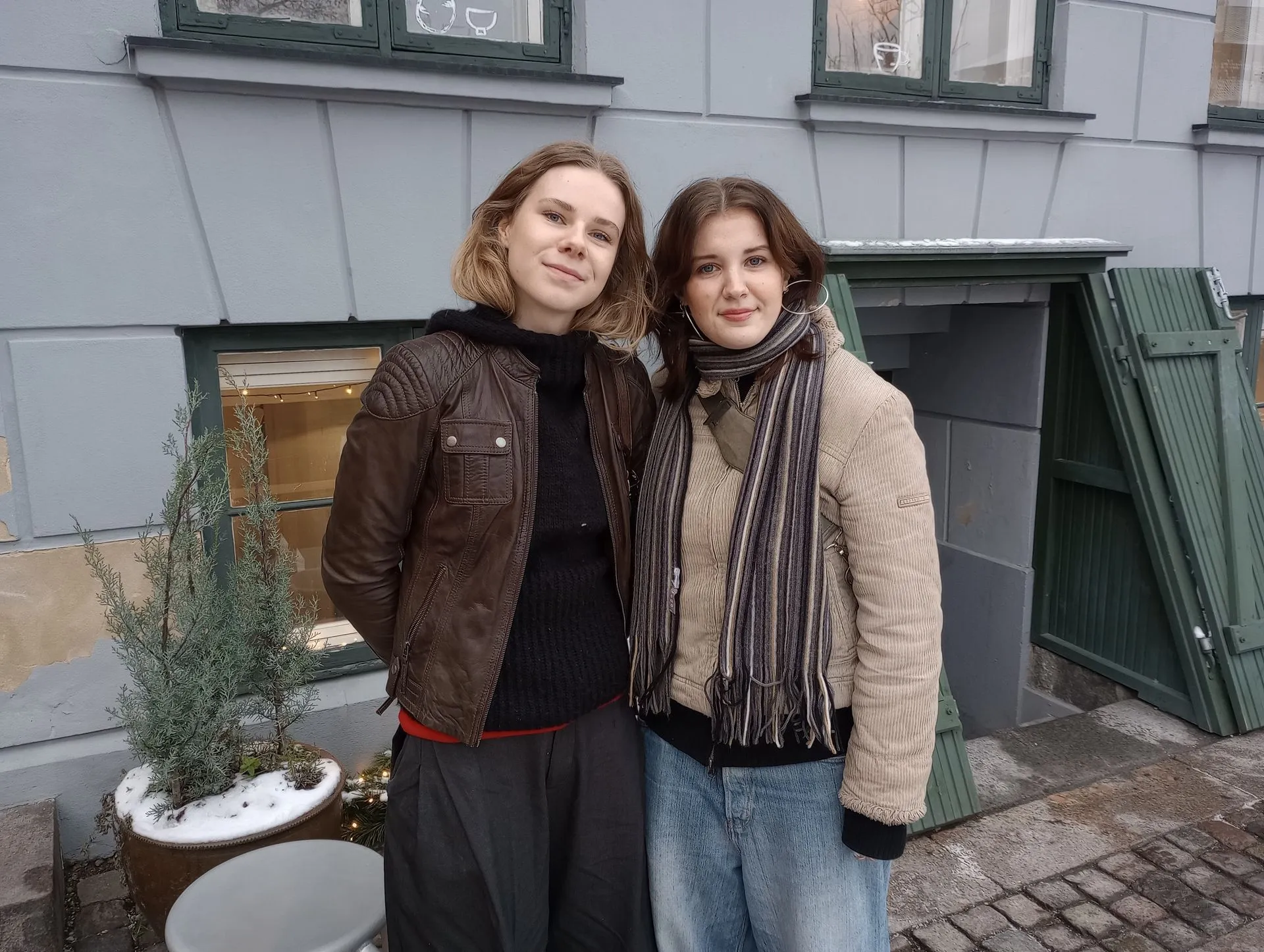 Φράια και Ογκόστα, φοιτήτριες