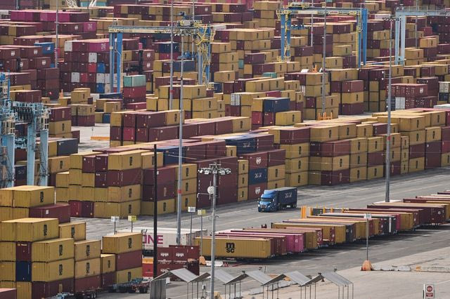 FT: Νέο σαρωτικό κύμα δασμών σε 60 χώρες ετοιμάζει ο Τραμπ