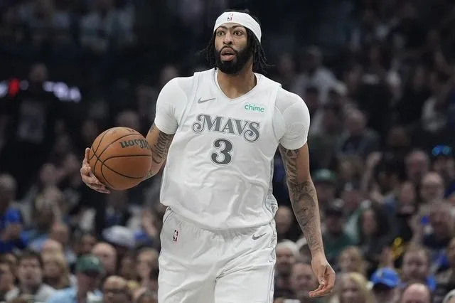 Οι Μάβερικς αντάλλαξαν τον Άντονι Ντέιβις μαζί με τρεις ακόμη παίκτες