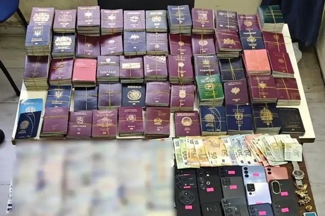 Εγκληματική ομάδα διακινούσε συστηματικά στο κέντρο εκατοντάδες κλεμμένα διαβατήρια