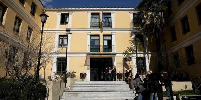 Ανθρωποκυνηγητό για τον κρατούμενο που απέδρασε από τα δικαστήρια της Ευελπίδων