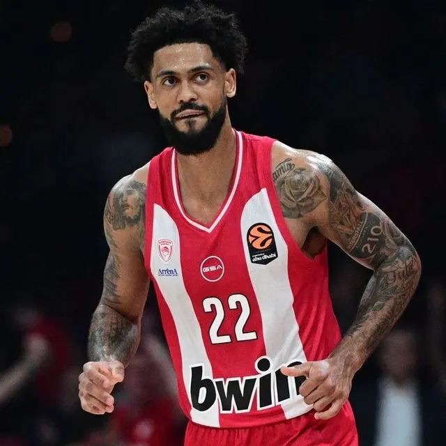 Διάστρεμμα ο Τάιλερ Ντόρσεϊ – Με 10+1 οι ερυθρόλευκοι στη Θεσσαλονίκη