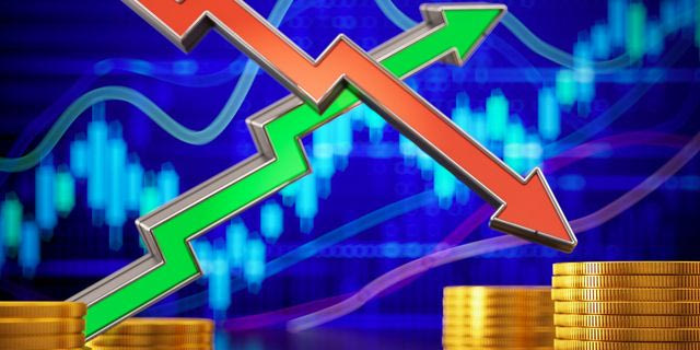 Οι δύο όψεις της οικονομίας – Χρηματιστήριο στα ύψη και νοικοκυριά στην “πρέσα”