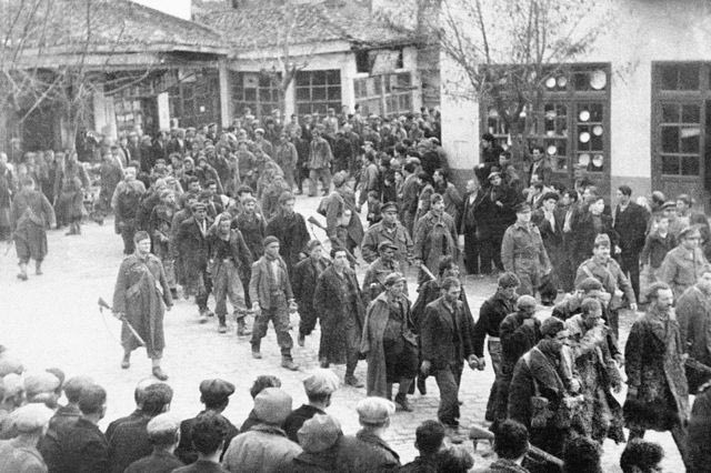 Συλληφθέντες Έλληνες αντάρτες την περίοδο του Εμφυλίου στη βόρεια Ελλάδα (φωτογραφία αρχείου)