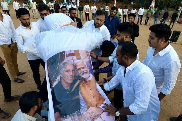 Και ο Ινδός πρωθυπουργός Μόντι αναφέρεται στις λίστες του Έπσταϊν. Ολος ο κόσμος, καλός και κακός…