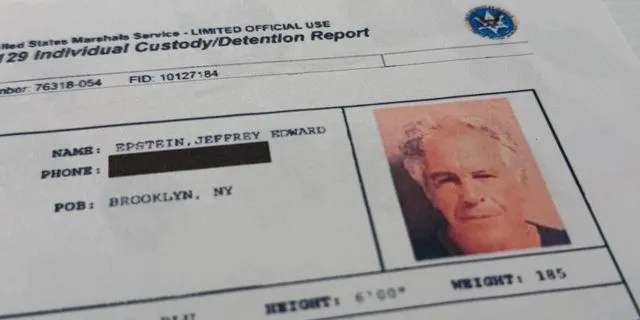 Ο Επστάιν είχε εγκαταστήσει κρυφές κάμερες στα σπίτια του με τη βοήθεια “χρήσιμων” Ρώσων