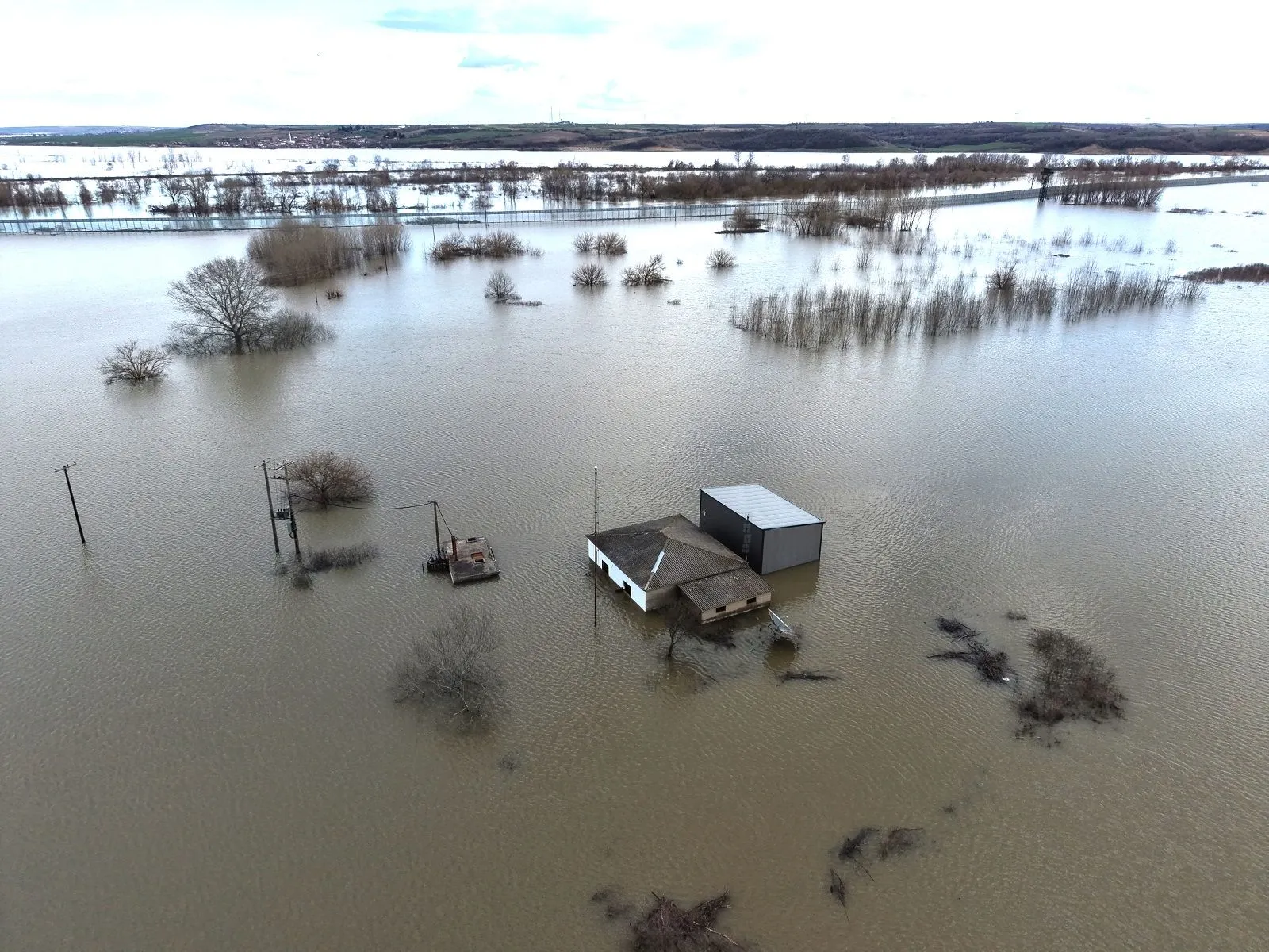 Έβρος: Αγωνία για τις πλημμύρες - Χιλιάδες στρέμματα γης κάτω από το νερό
