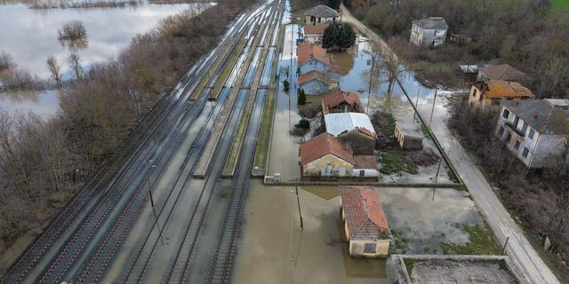“Πνίγηκε” ο Έβρος – Κρίσιμες οι επόμενες ώρες