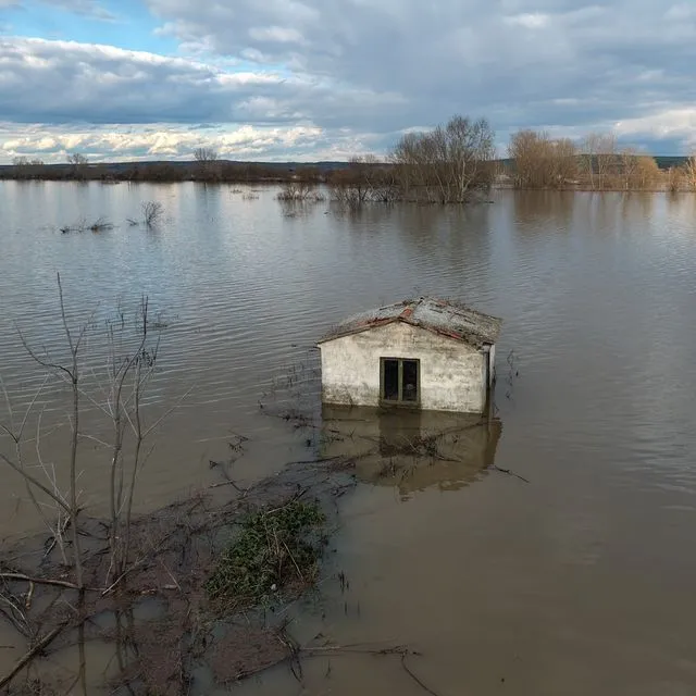 Πλημμύρισαν εκατοντάδες χιλιάδες στρέμματα γης – Στα 7 μέτρα η στάθμη του νερού