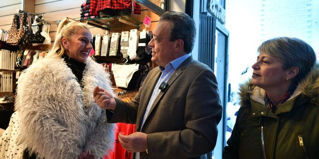 Φάμελλος: Η κυβέρνηση εξαπάτησε τη μικρομεσαία επιχειρηματικότητα και τώρα την εκδικείται με λουκέτα