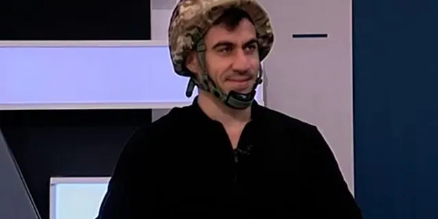 Φειδίας: Φορώντας κράνος ανακοίνωσε την υποψηφιότητά του στις βουλευτικές εκλογές της Κύπρου