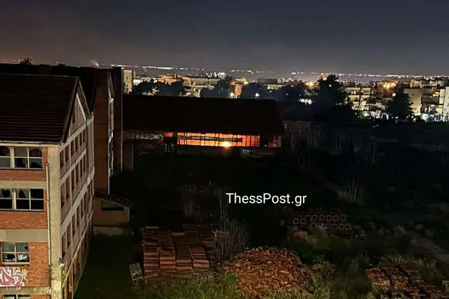 Θεσσαλονίκη: Φωτιά στην ιστορική κεραμοποιία Αλλατίνη