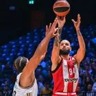 Dubai BC – Ολυμπιακός: Το τεράστιο τρίποντο του Φουρνιέ που έστειλε το παιχνίδι στην παράταση