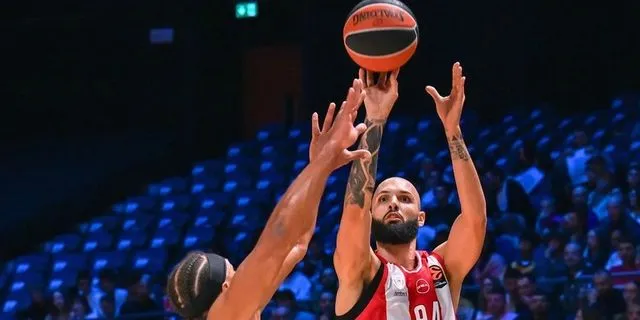 Dubai BC – Ολυμπιακός: Το τεράστιο τρίποντο του Φουρνιέ που έστειλε το παιχνίδι στην παράταση