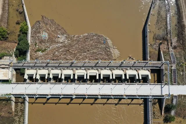 Αιτωλοακαρνανία: Μήνυμα 112 για υπερχείλιση του φράγματος Στράτου – Καταστροφές στη Δυτική Ελλάδα