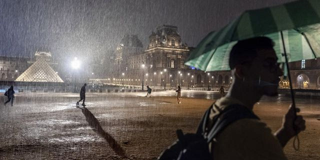 Η καταιγίδα Nils “χτυπάει” τη Γαλλία – Ένας νεκρός, 850.000 νοικοκυριά χωρίς ρεύμα