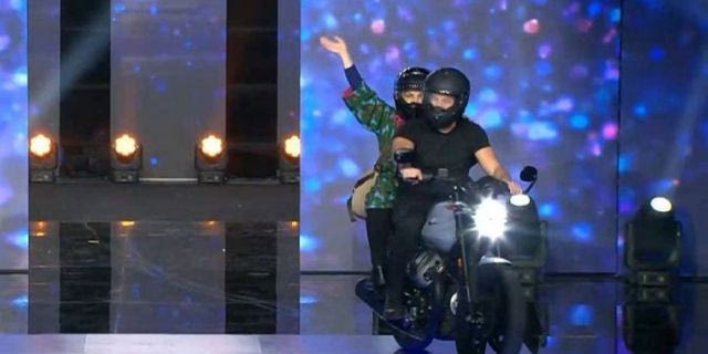 J2US: Η απρόσμενη εμφάνιση Γεωργούλη με την Σταυροπούλου που μας πήγε χρόνια πίσω