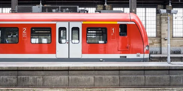 Στη φυλακή ο 26χρονος που ξυλοκόπησε μέχρι θανάτου ελεγκτή τρένου – Οργή για την επίθεση