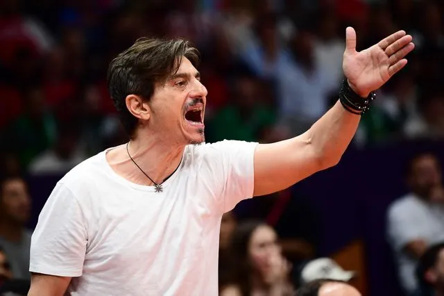 Γιαννακόπουλος: “Εγώ σε αυτό το τραπεζάκι, τον Μάιο θα βάλω το ευρωπαϊκό”