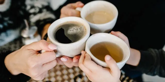 Μπορούν ο καφές και το τσάι να μειώσουν τον κίνδυνο άνοιας;