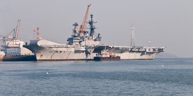 Το γαλλικό αεροπλανοφόρο “Σαρλ ντε Γκωλ” και η συνοδεία του στον Βόρειο Ατλαντικό