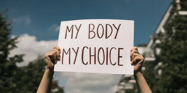 Ερώτηση του ΠΑΣΟΚ για τις αμβλώσεις μετά το ρεπορτάζ του NEWS 24/7